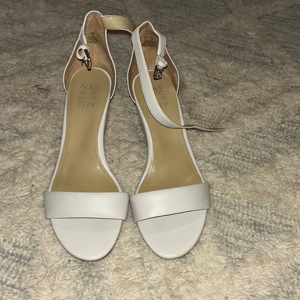 White Wedges